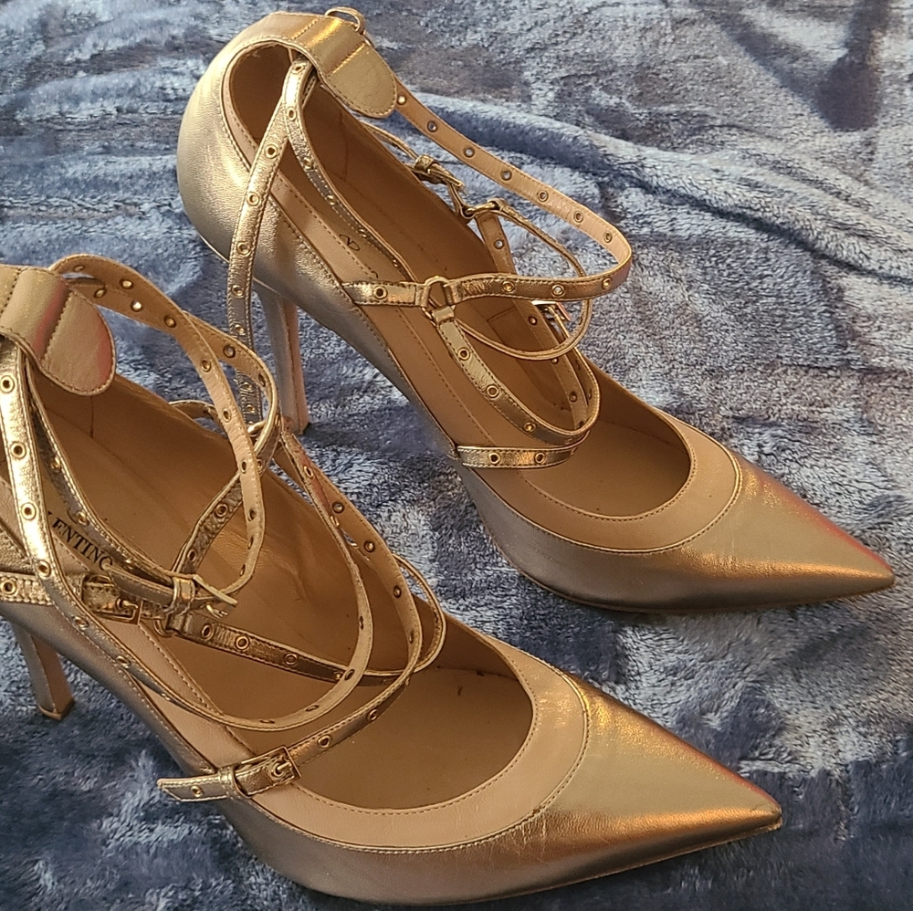 Valentino garavani pumps size 41 (gold)